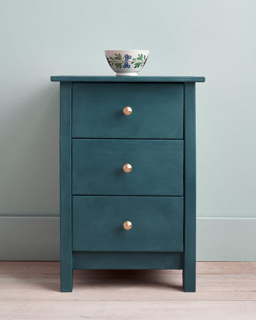 Annie Sloan Aubusson Blue – Βαμμένο Κομοδίνο Κομοδίνο βαμμένο με Annie Sloan Aubusson Blue