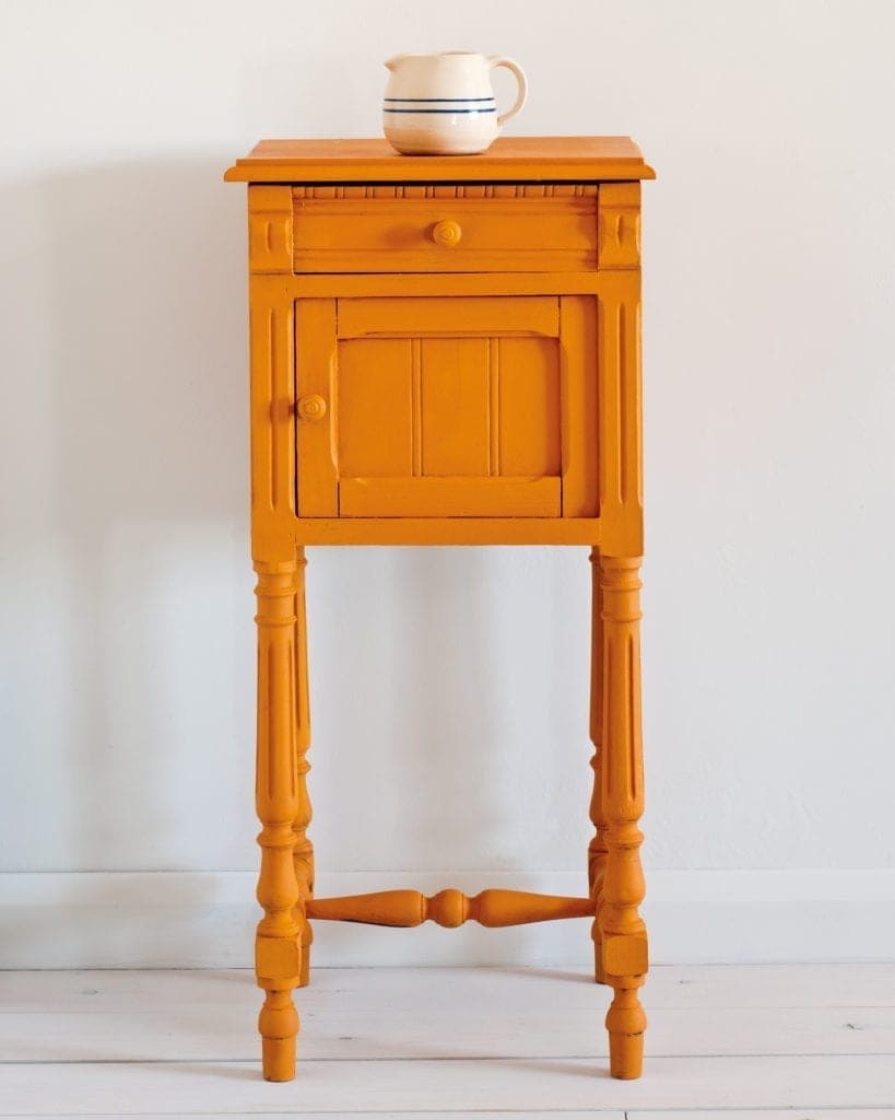 Annie Sloan Barcelona Orange – Πορτοκαλί Έπιπλο Έπιπλο βαμμένο με Annie Sloan Barcelona Orange σε έντονο πορτοκαλί