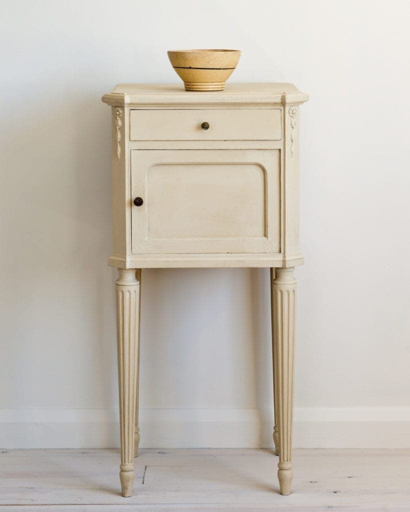 Old Ochre – Βαθύ Κρεμ σε Vintage Έπιπλο Vintage έπιπλο βαμμένο με Annie Sloan Old Ochre σε βαθύ κρεμ