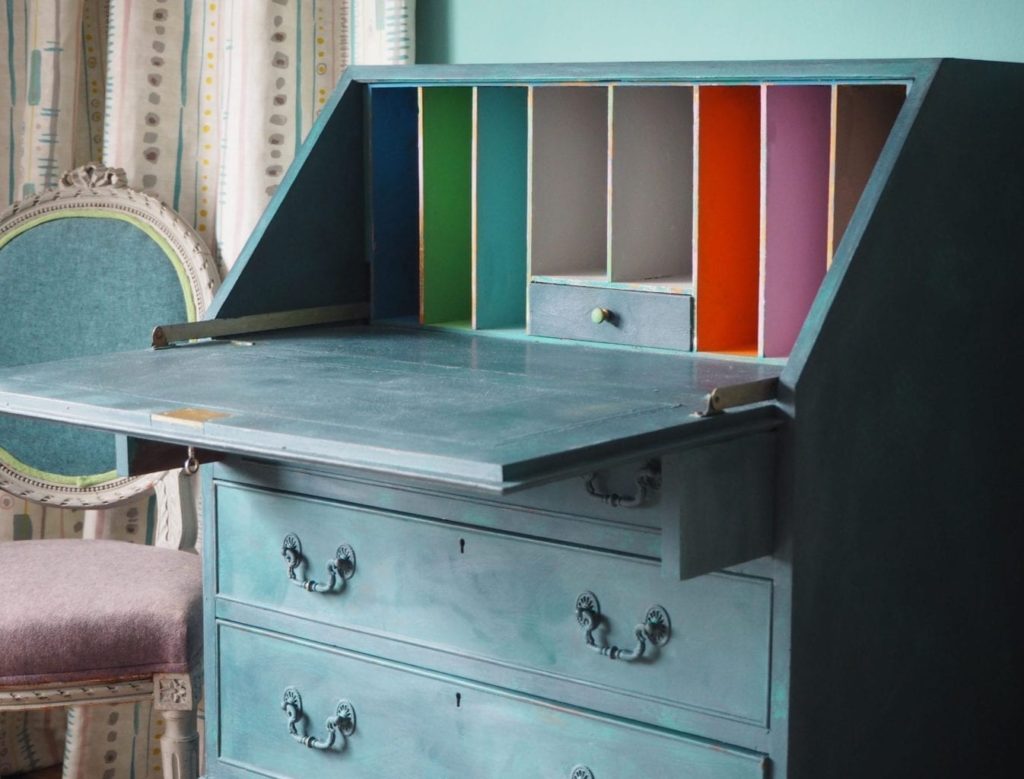 Έπιπλο βαμμένο με Annie Sloan Provence και Aubusson Blue με τεχνική wet colour mix