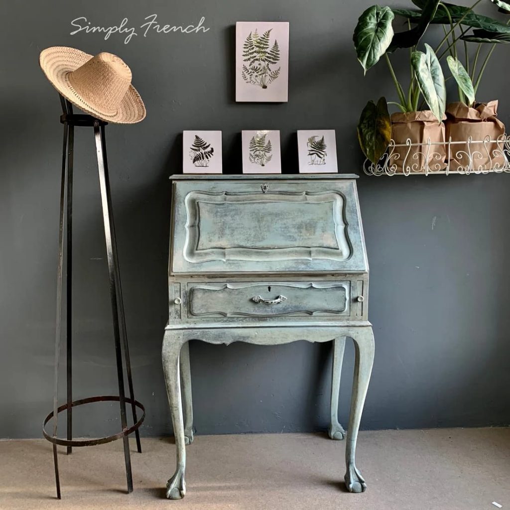 Annie Sloan Svenska Blue – Παλαιωμένο γραφείο σε γαλαζιογκρί απόχρωση